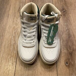NWT Women’s Reebok Club C Ortholite High Top Platform Sneakers SZ  7 White/Green